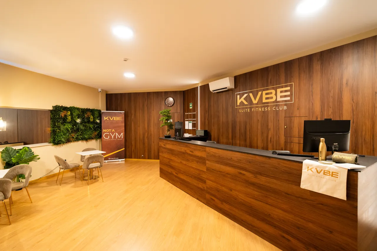 Receção do KVBE Suite Fitness Club em Leiria — Not a Gym: Exclusivo, Premium, Limitado