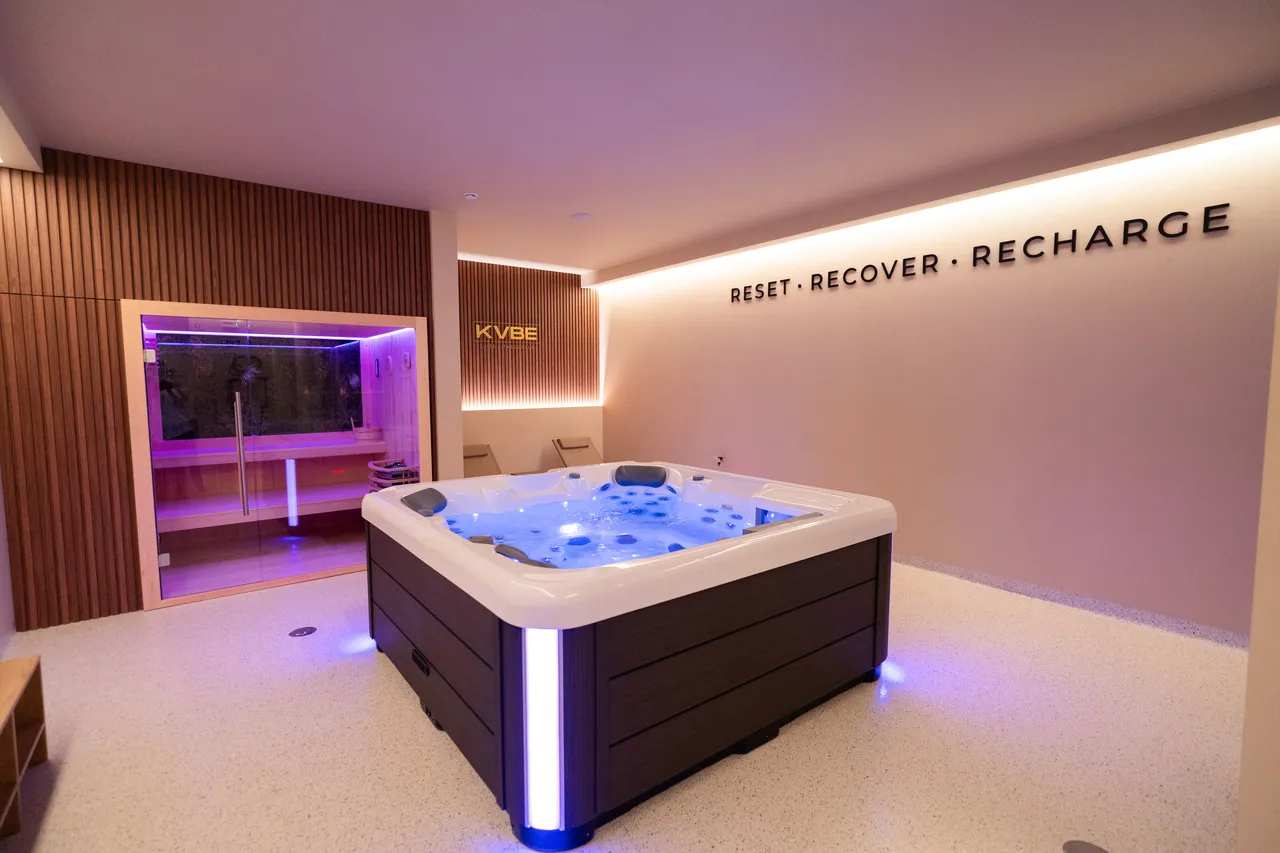 Zona Wellness e Spa do KVBE com Jacuzzi e Sauna — Reset, Recover, Recharge